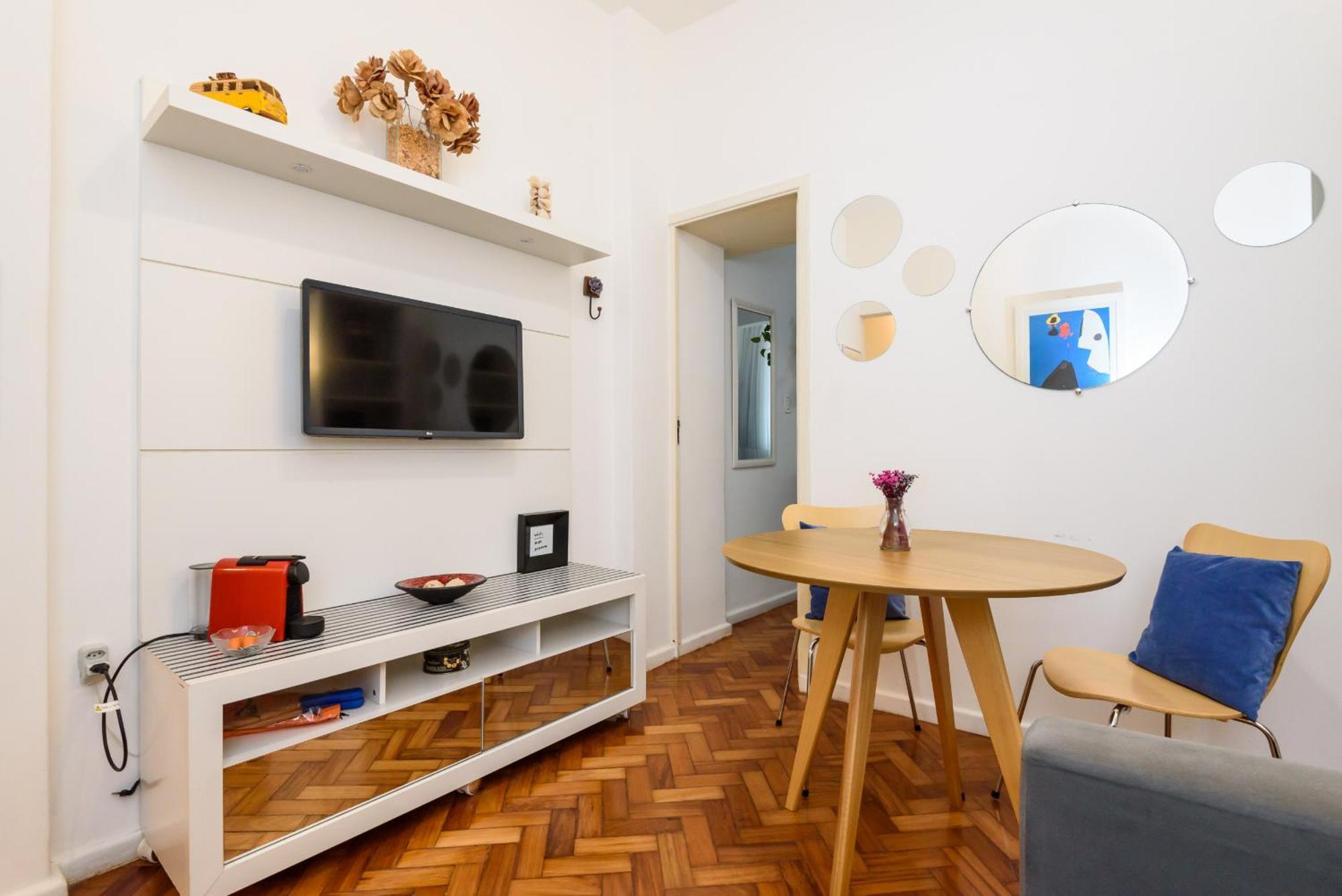 Tranquilo, Na Quadra Da E Perto De - Besthostrio Appartement
