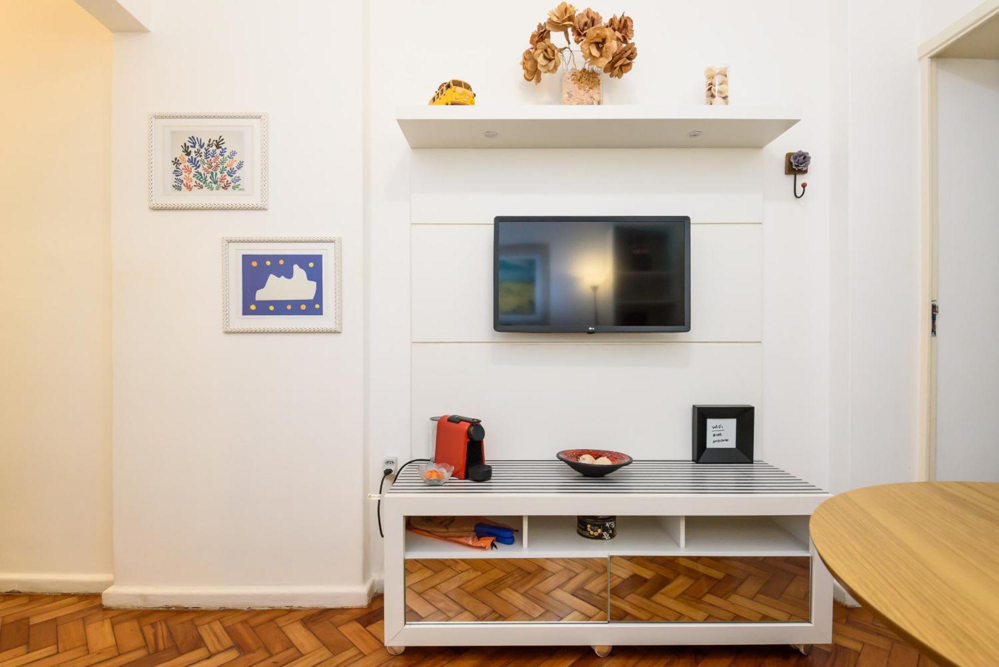 Tranquilo, Na Quadra Da E Perto De - Besthostrio Appartement *