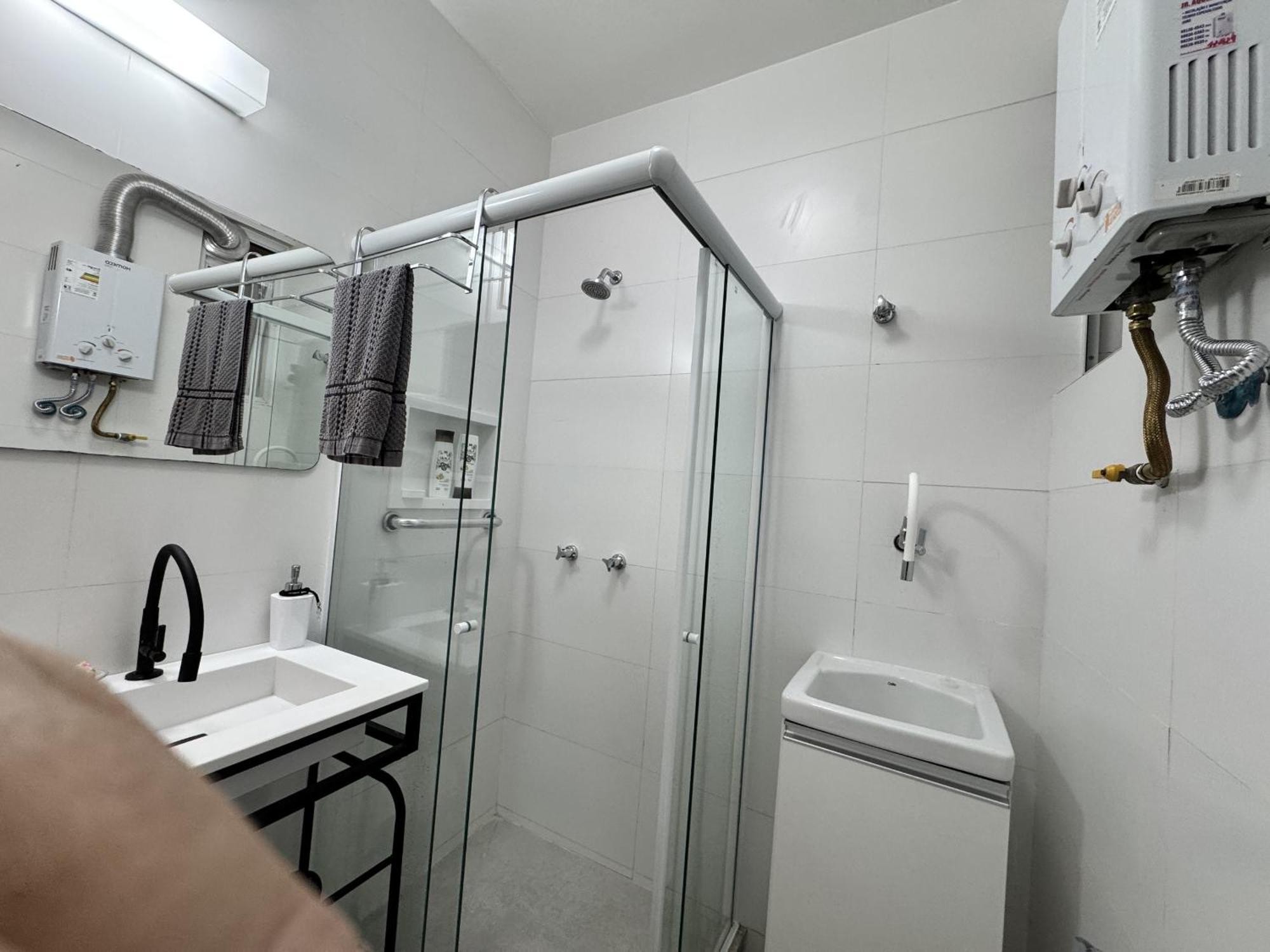 Tranquilo, Na Quadra Da E Perto De - Besthostrio Appartement *