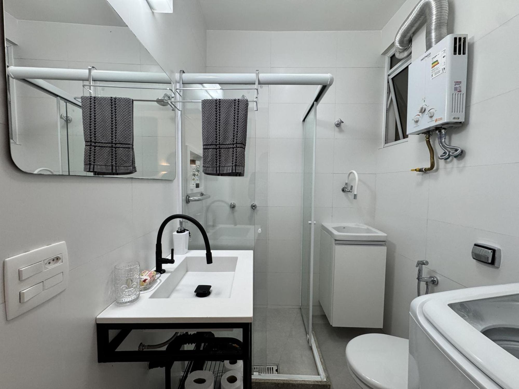 Apartment Tranquilo, Na Quadra Da E Perto De - Besthostrio