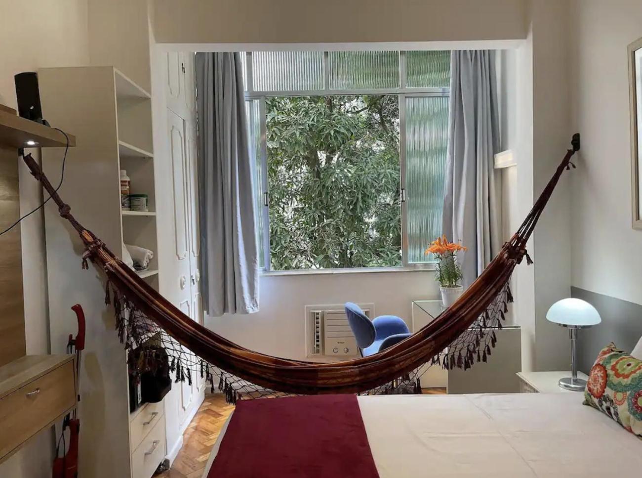 Apartemen Tranquilo, Na Quadra Da E Perto De - Besthostrio
