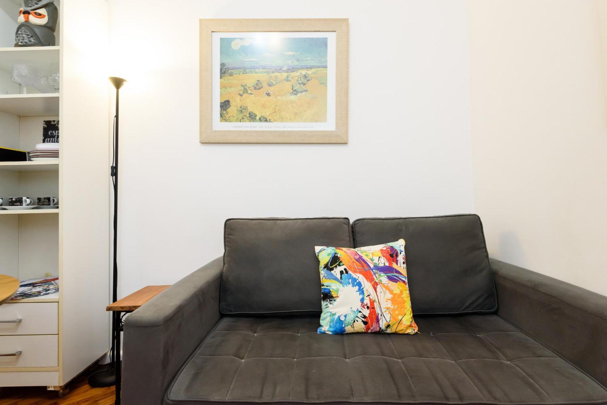 Apartemen Tranquilo, Na Quadra Da E Perto De - Besthostrio